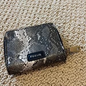 Fossil Women’s Evelyn Zip Bifold Python, Faux Leather, Grey